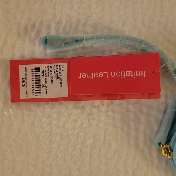 NWT! Lilly pulitzer Disney wristlet - Picture 3 of 6